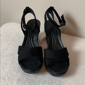 NWT Crocs Women’s Leigh ll wedge